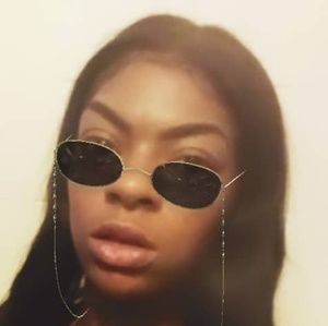 Meet your Posher, Mavis